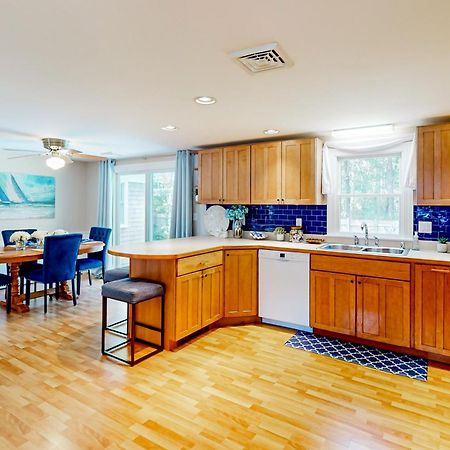 Blue Octopus Hideaway Villa Уест Ярмут Екстериор снимка